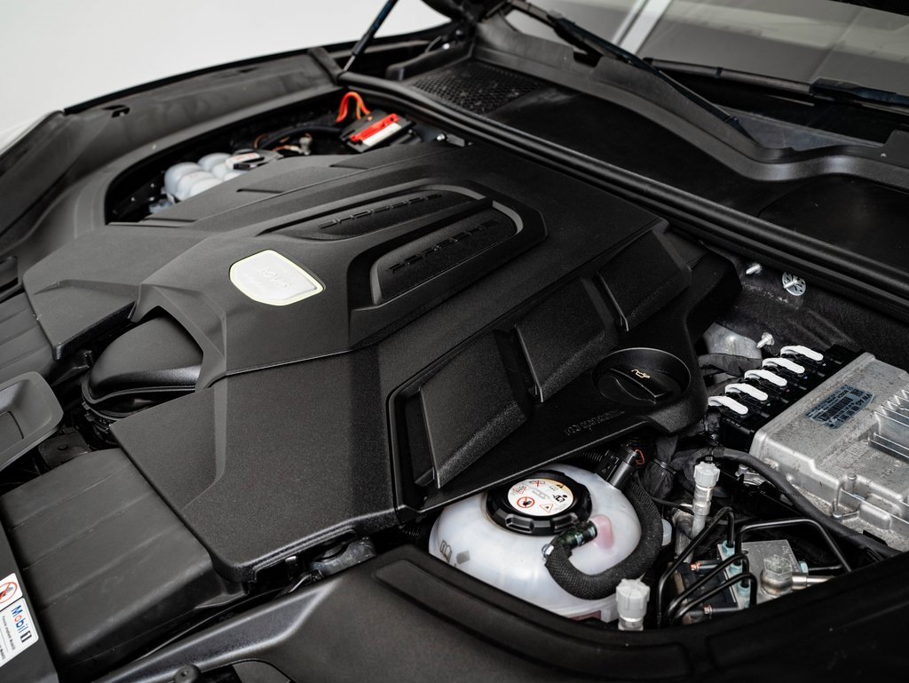 Certified 2022 Porsche Cayenne E-Hybrid w/ Premium Package image 51