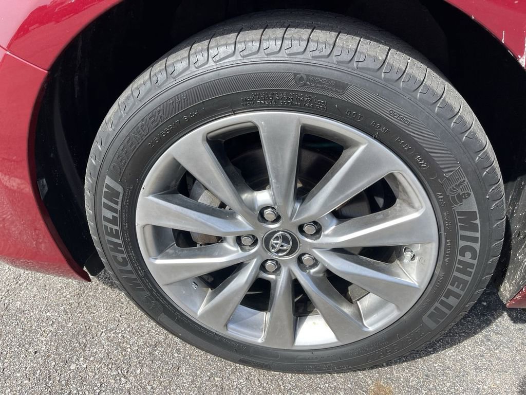 Used 2017 Toyota Camry XLE w/ Moonroof Package FWD image 2