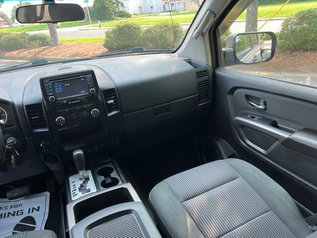 Used 2015 Nissan Titan SV w/ SV Value Truck Package AWD/4WD image 25