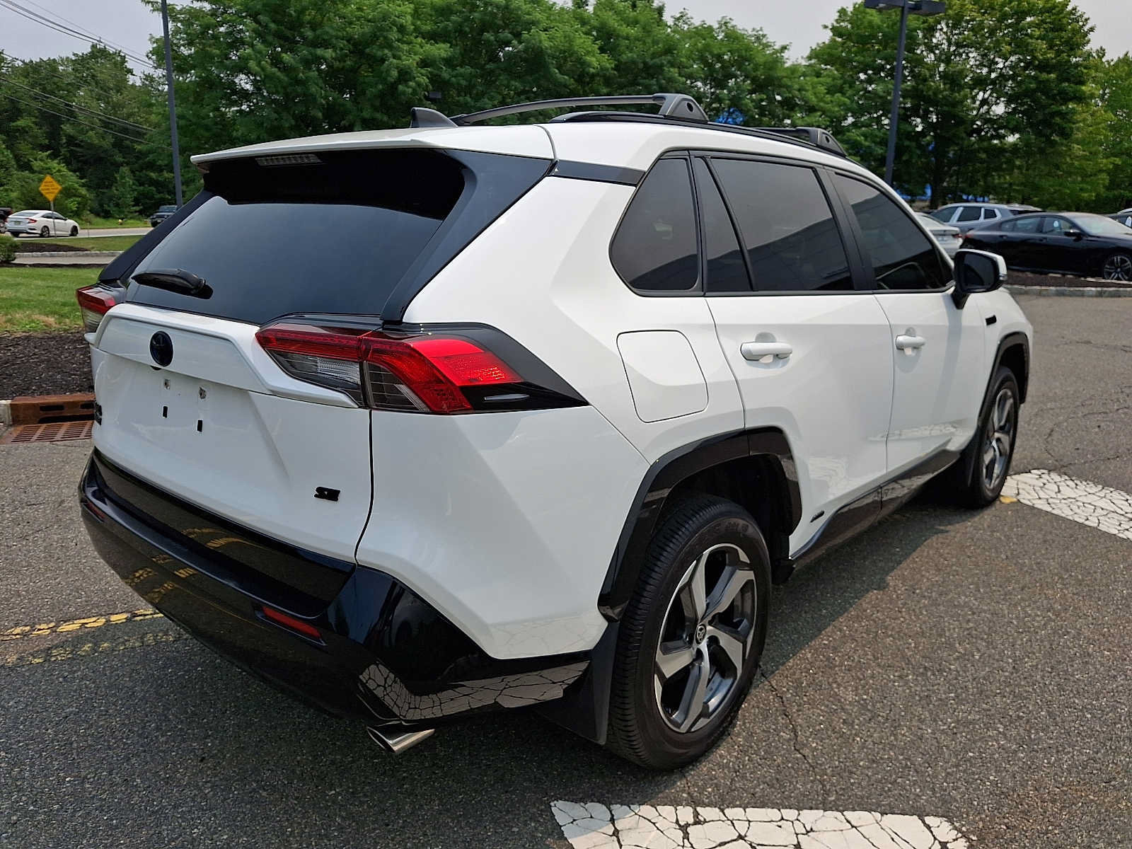 Used 2023 Toyota RAV4 SE w/ Weather & Moonroof Package AWD/4WD image 7