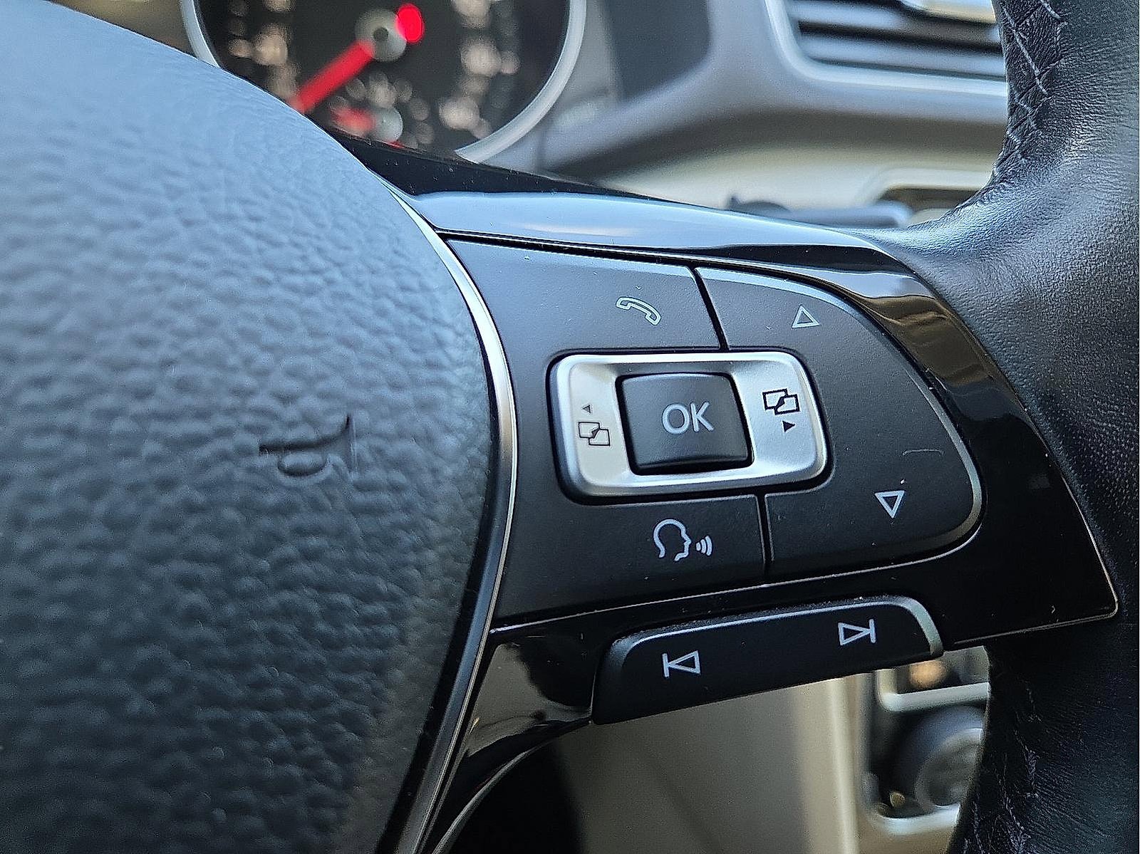 Used 2017 Volkswagen Passat 1.8T SEL Premium image 18