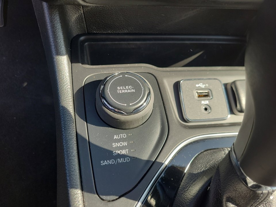 Used 2023 Jeep Cherokee Altitude Lux image 35