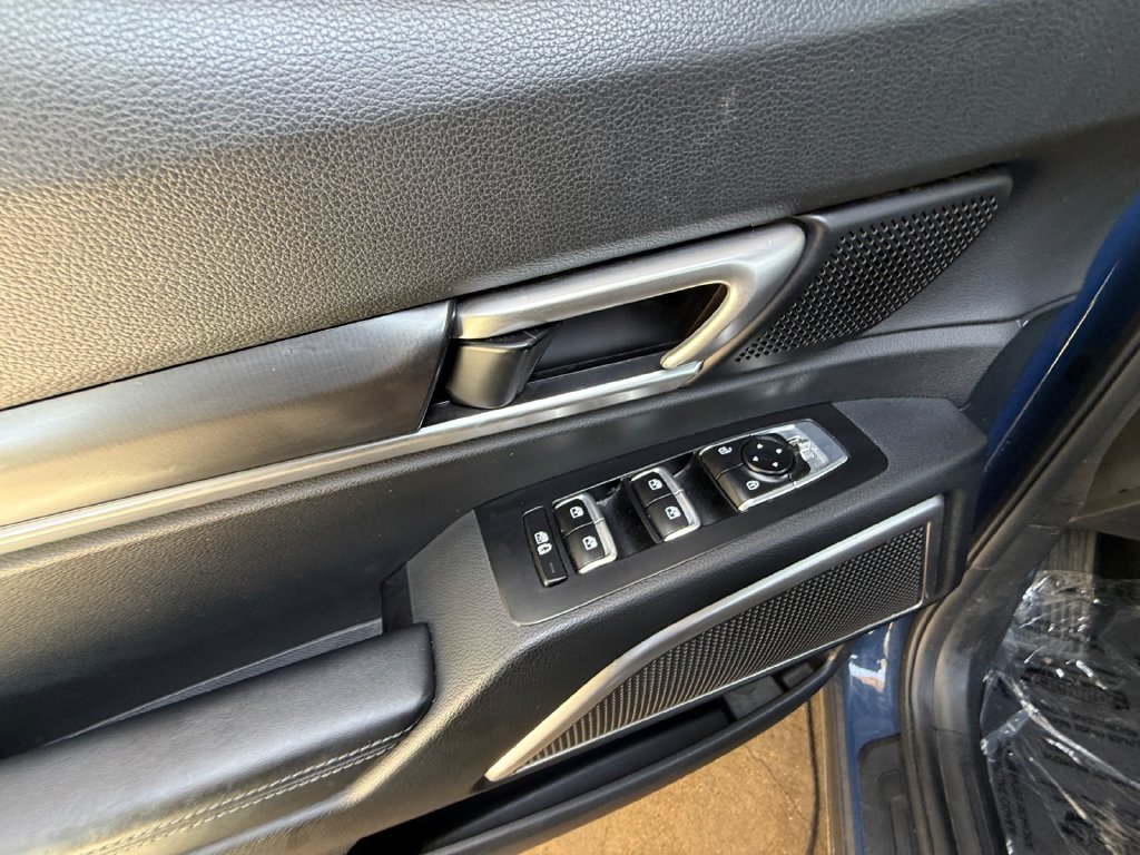 Used 2025 Kia Telluride S AWD/4WD image 11