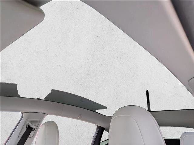 Used 2022 Tesla Model Y Performance image 16