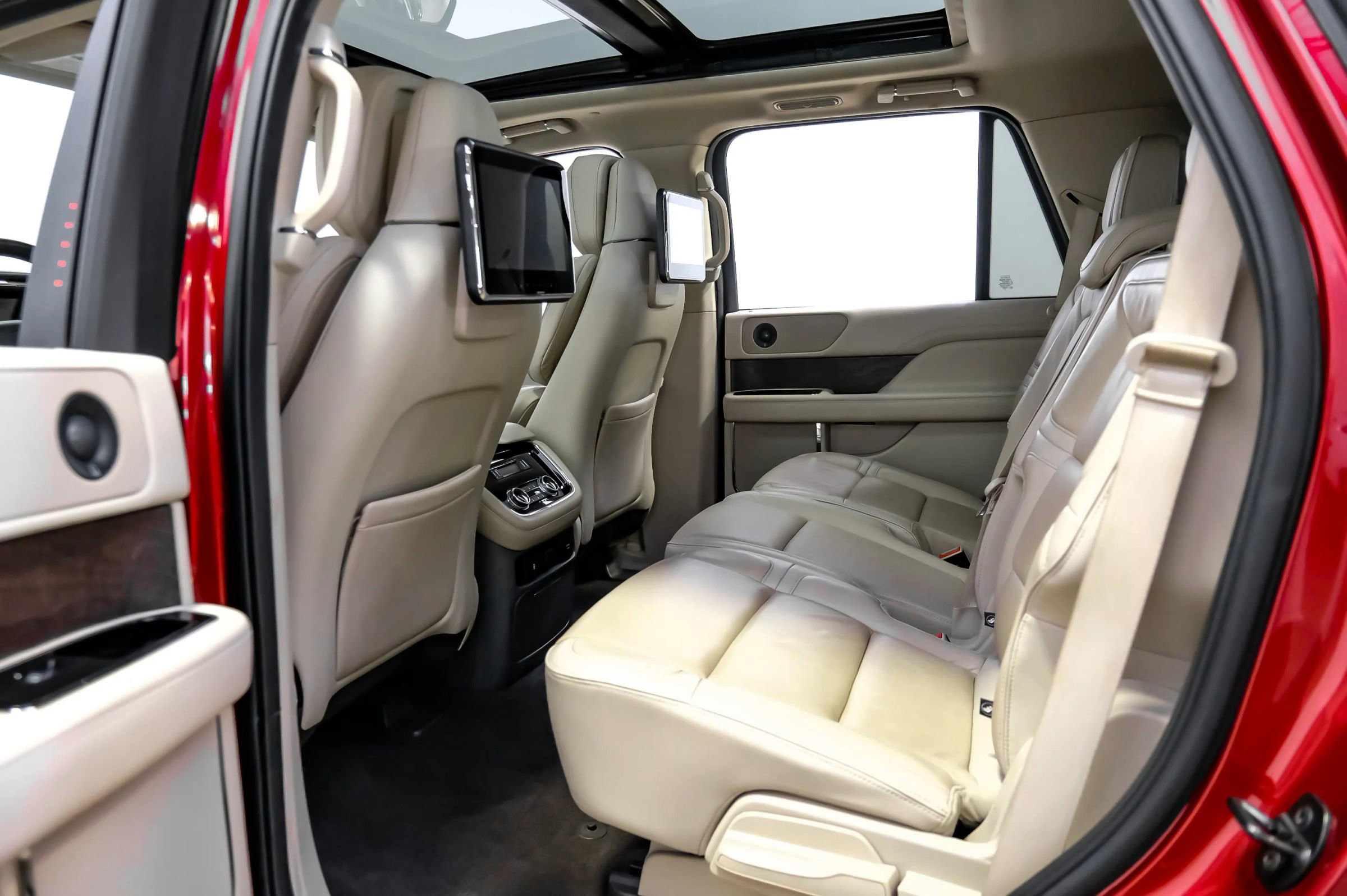 Used 2019 Lincoln Navigator Select image 32