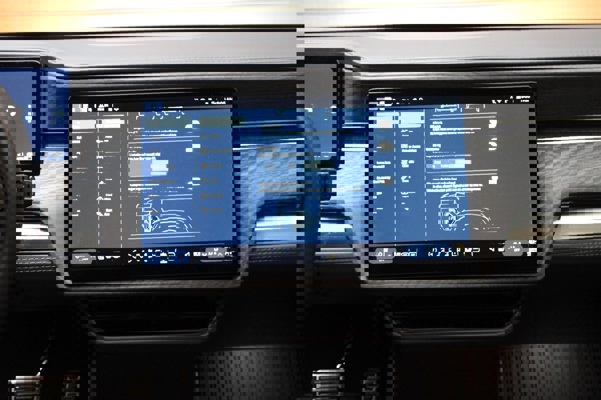 Used 2023 Rivian R1T Adventure image 20