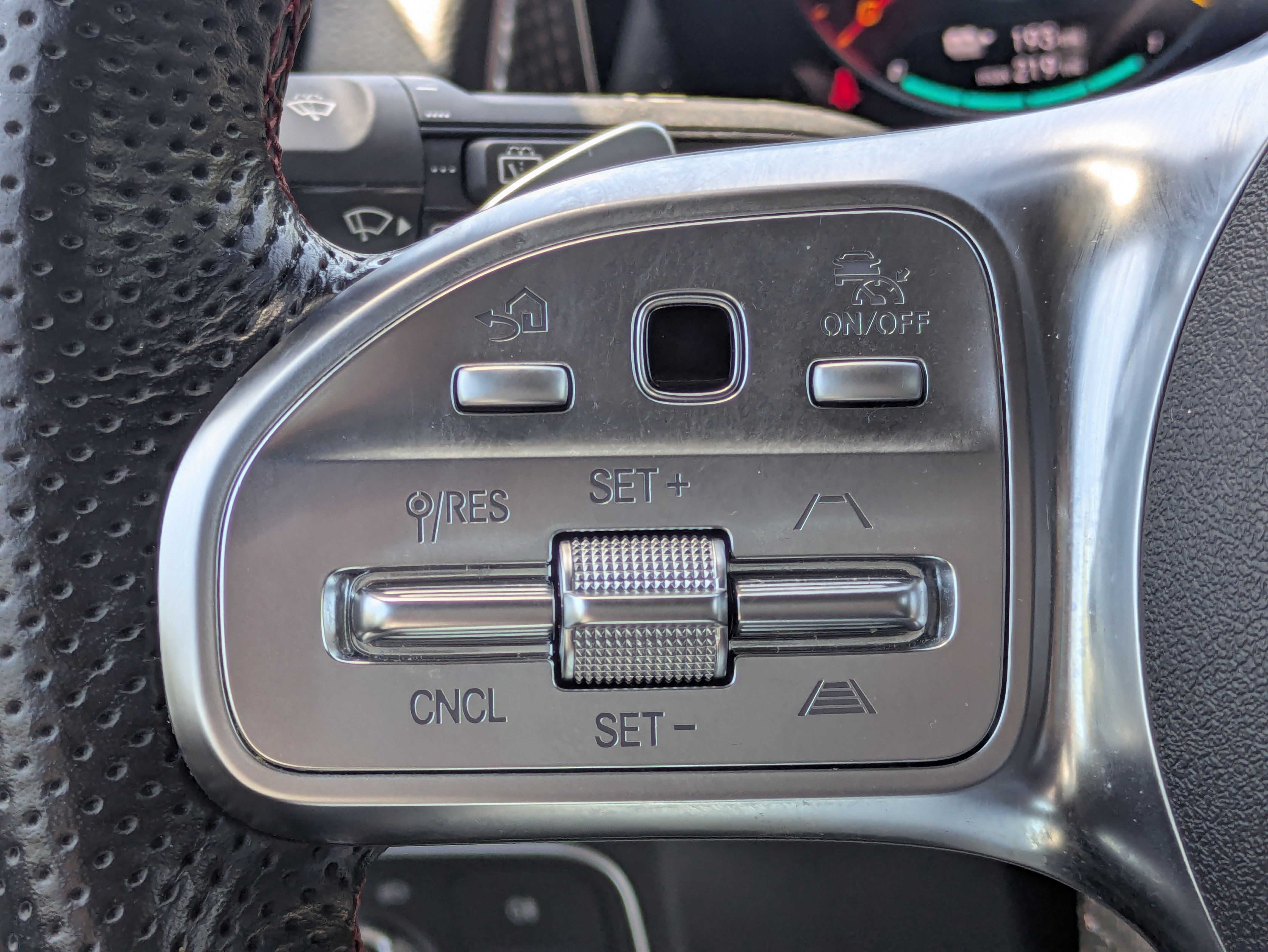 Used 2023 Mercedes-Benz EQB 300 4MATIC image 24