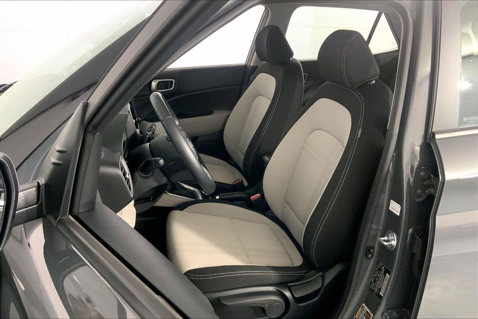 Used 2025 Hyundai Venue SEL FWD image 23