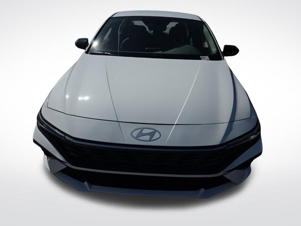 Used 2025 Hyundai Elantra SEL FWD image 9