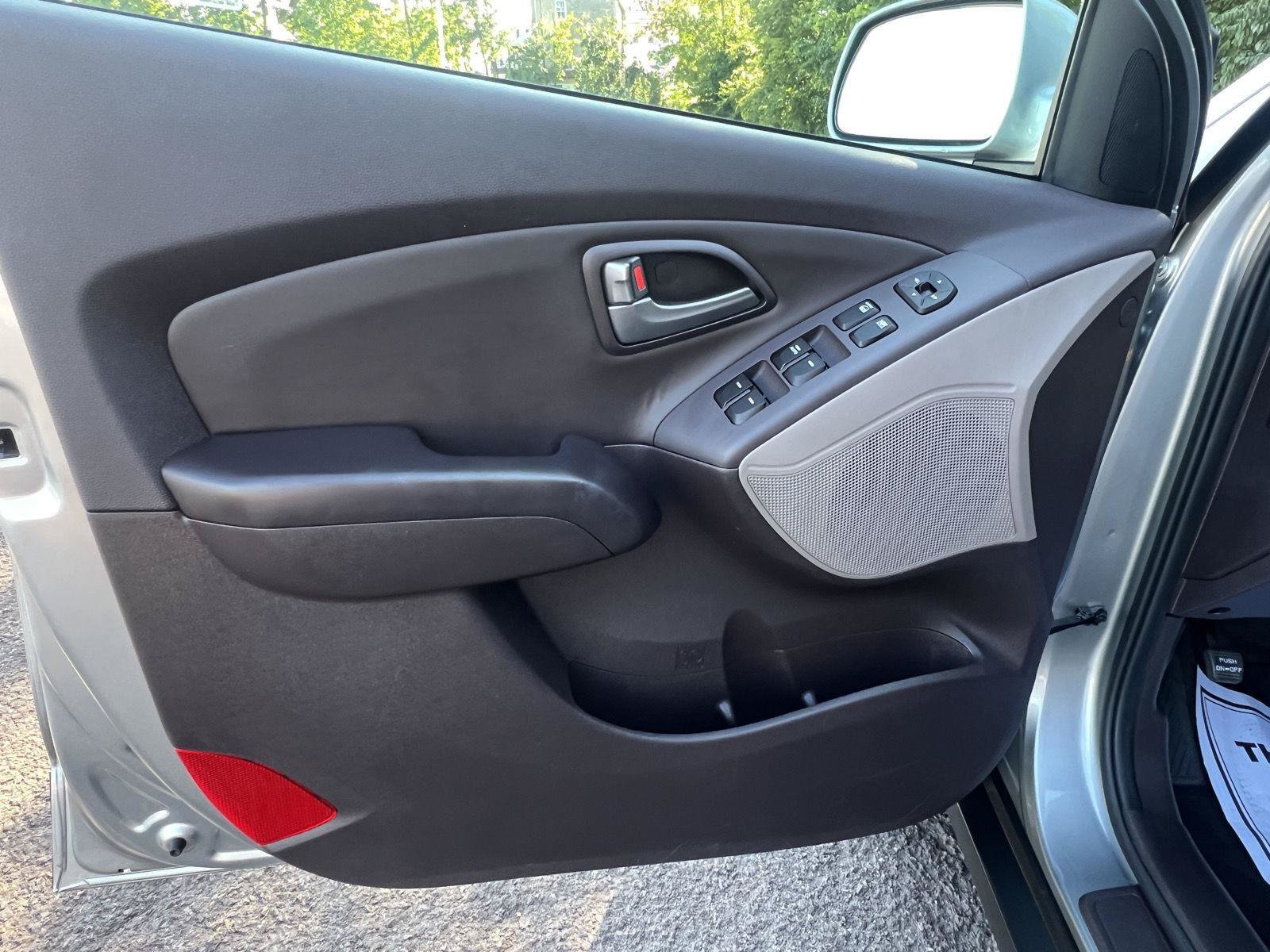 Used 2015 Hyundai Tucson SE FWD image 11