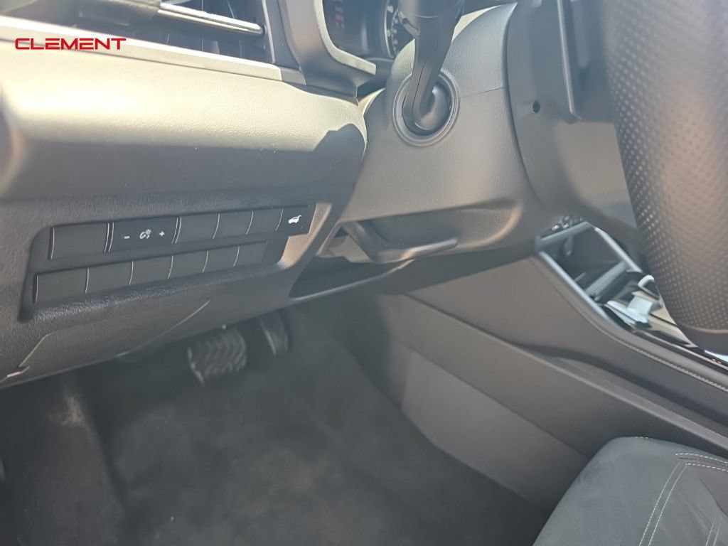 Used 2025 Mitsubishi Outlander SE AWD/4WD image 11