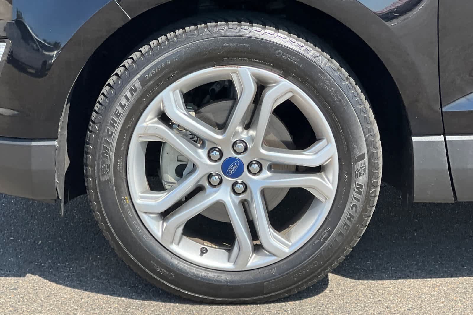 Used 2018 Ford Edge Titanium FWD image 31