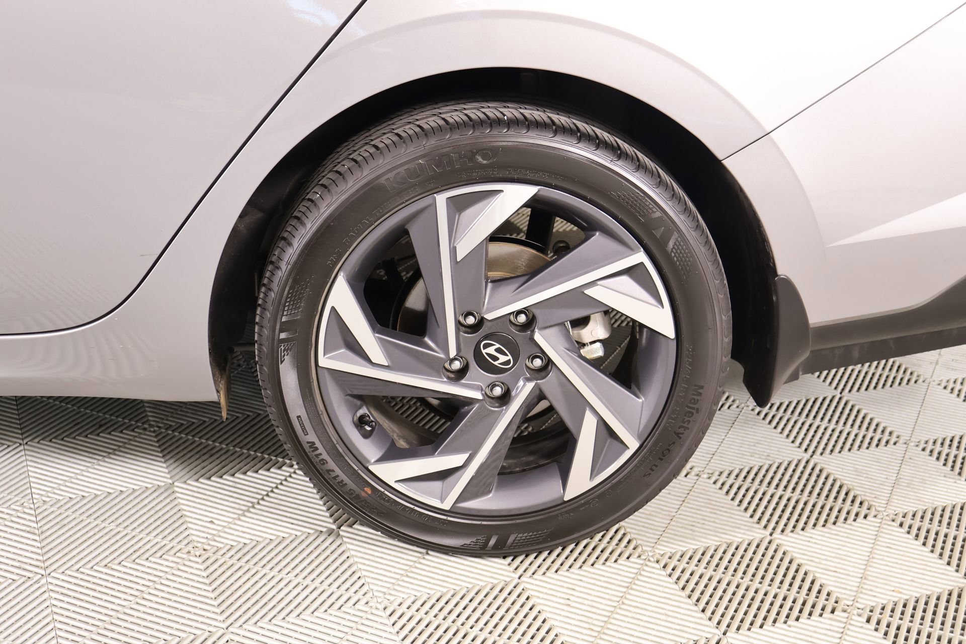 Certified 2025 Hyundai Elantra Sport image 17