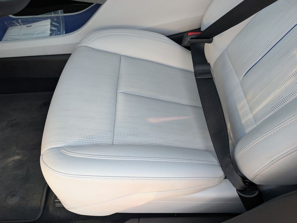 Certified 2025 Cadillac Optiq Luxury 2 AWD/4WD image 16