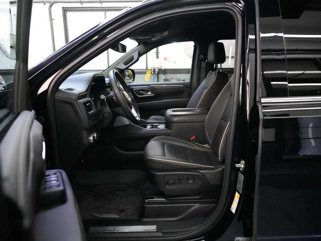 Used 2024 GMC Yukon XL SLT w/ SLT Luxury Package AWD/4WD image 27
