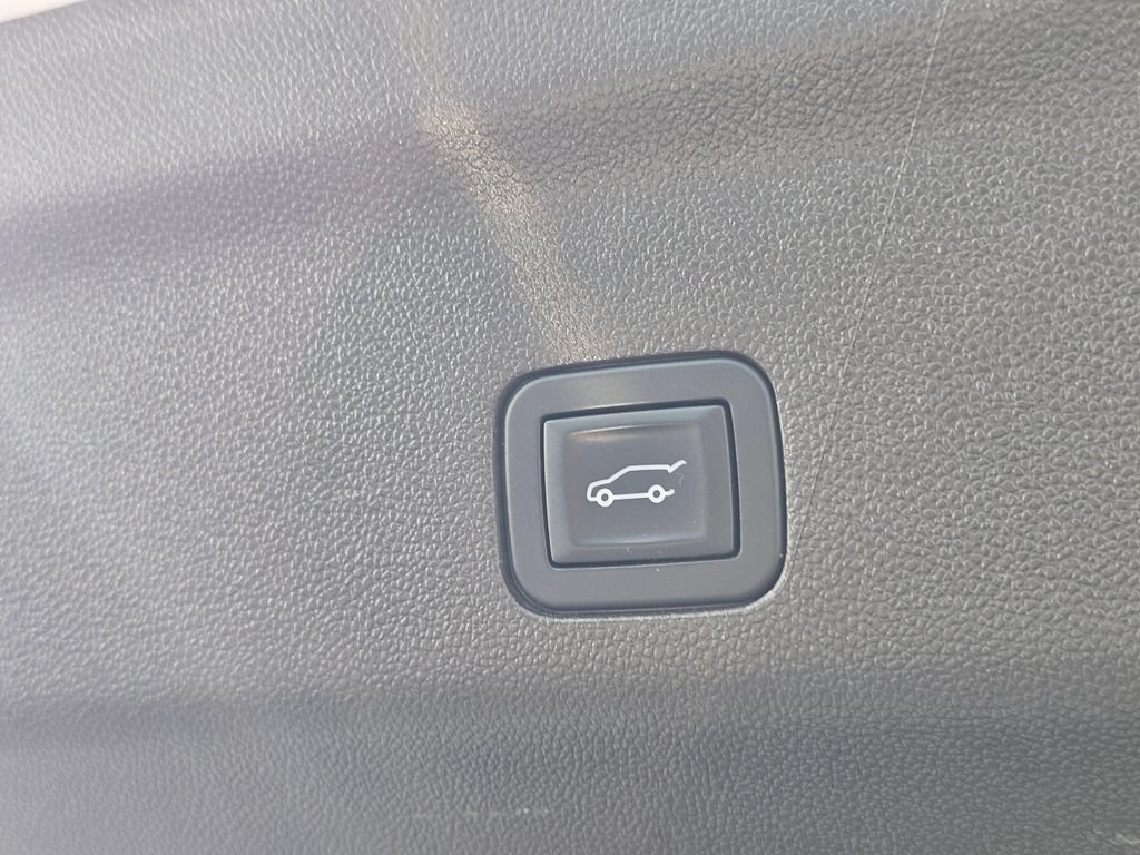 Used 2025 GMC Yukon XL Elevation AWD/4WD image 17