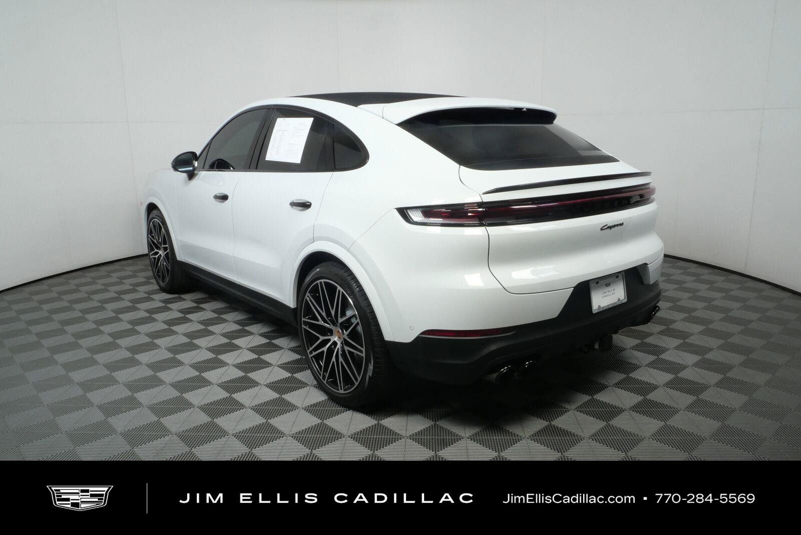 Used 2026 Porsche Cayenne Coupe AWD/4WD image 32