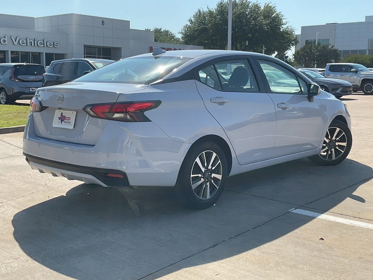 Used 2025 Nissan Versa SV FWD image 5