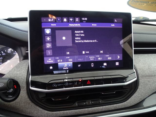 Certified 2024 Jeep Compass Latitude w/ Sun and Sound Group image 16