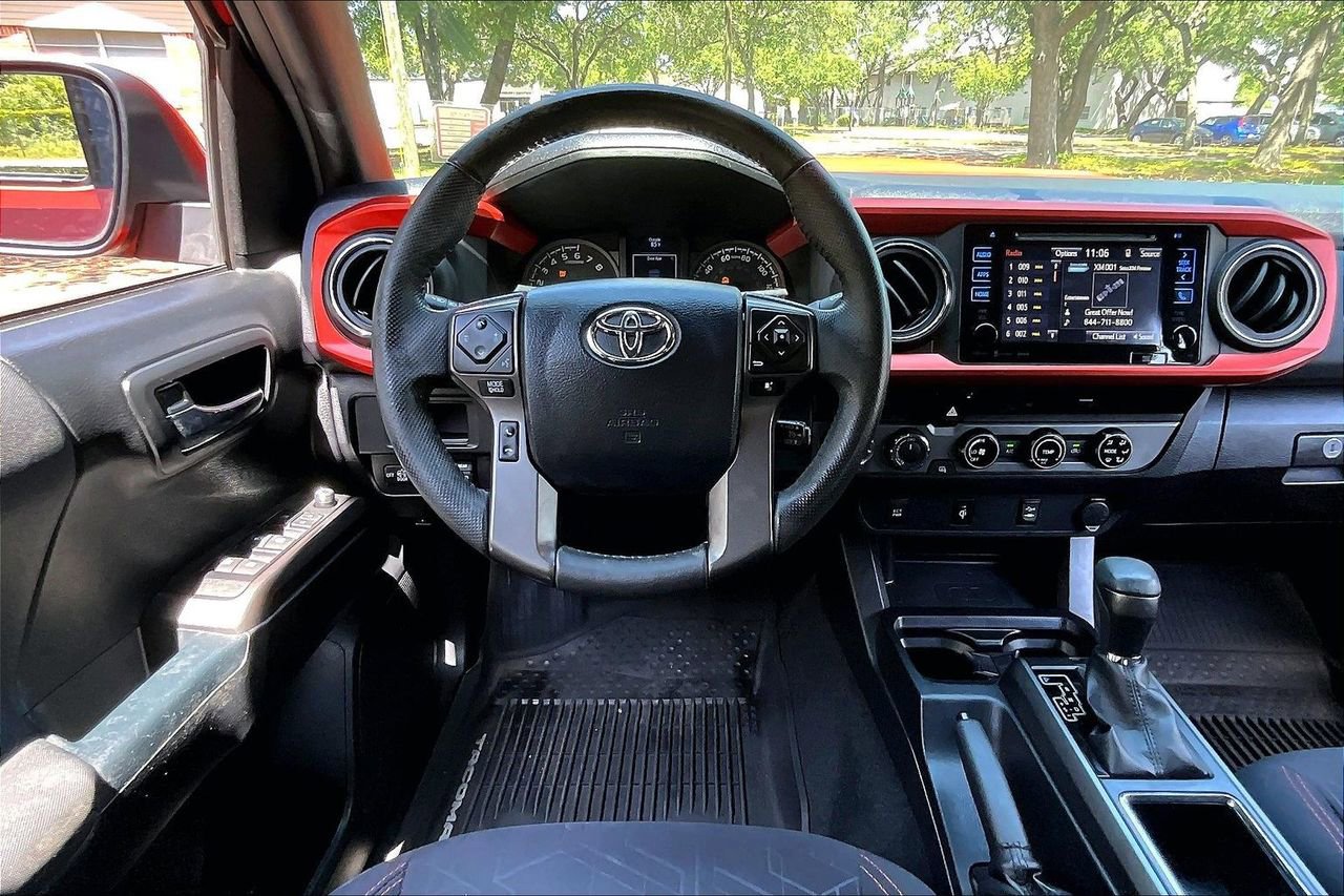 Used 2017 Toyota Tacoma TRD Sport w/ Tow Package (A/T) AWD/4WD image 8