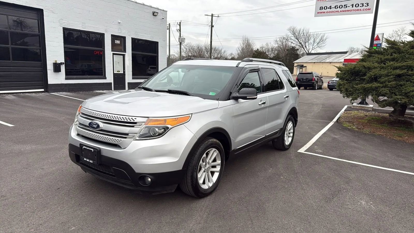 Used 2015 Ford Explorer XLT w/ Equipment Group 202A image 3