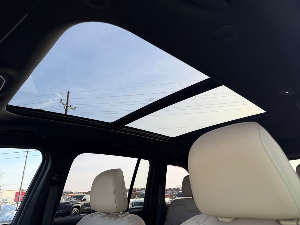 Used 2024 Jeep Grand Cherokee Limited image 30