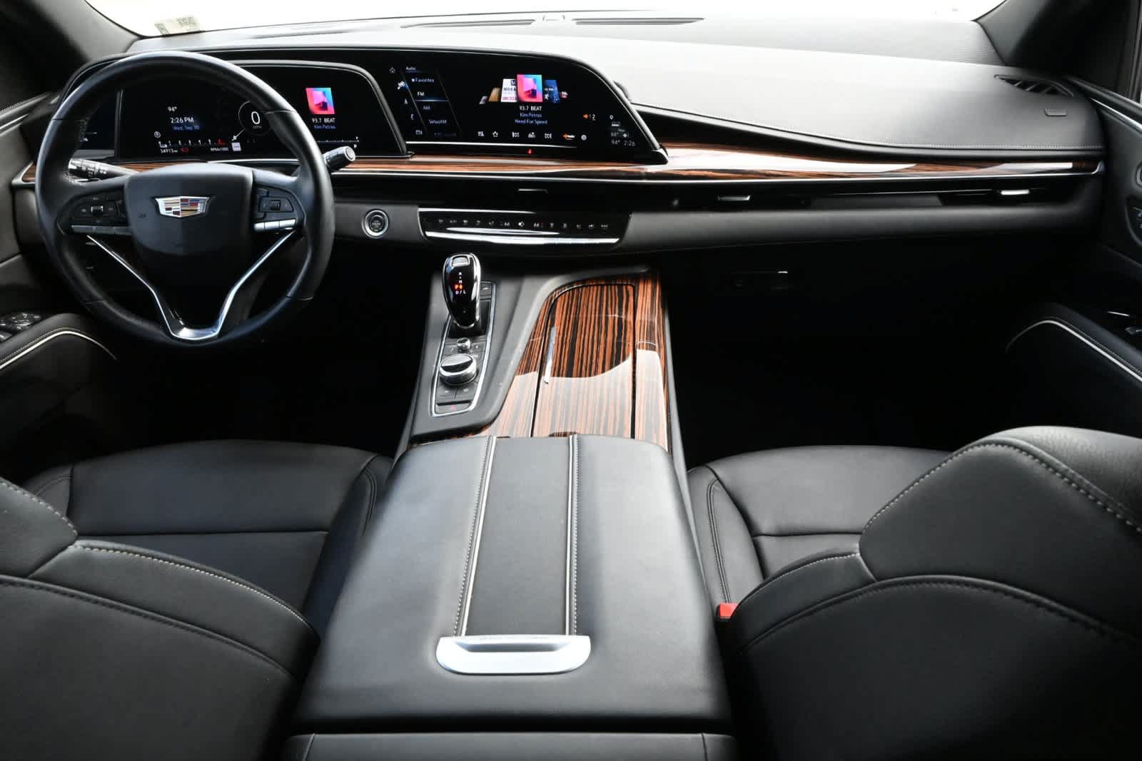 Used 2024 Cadillac Escalade Luxury RWD image 7