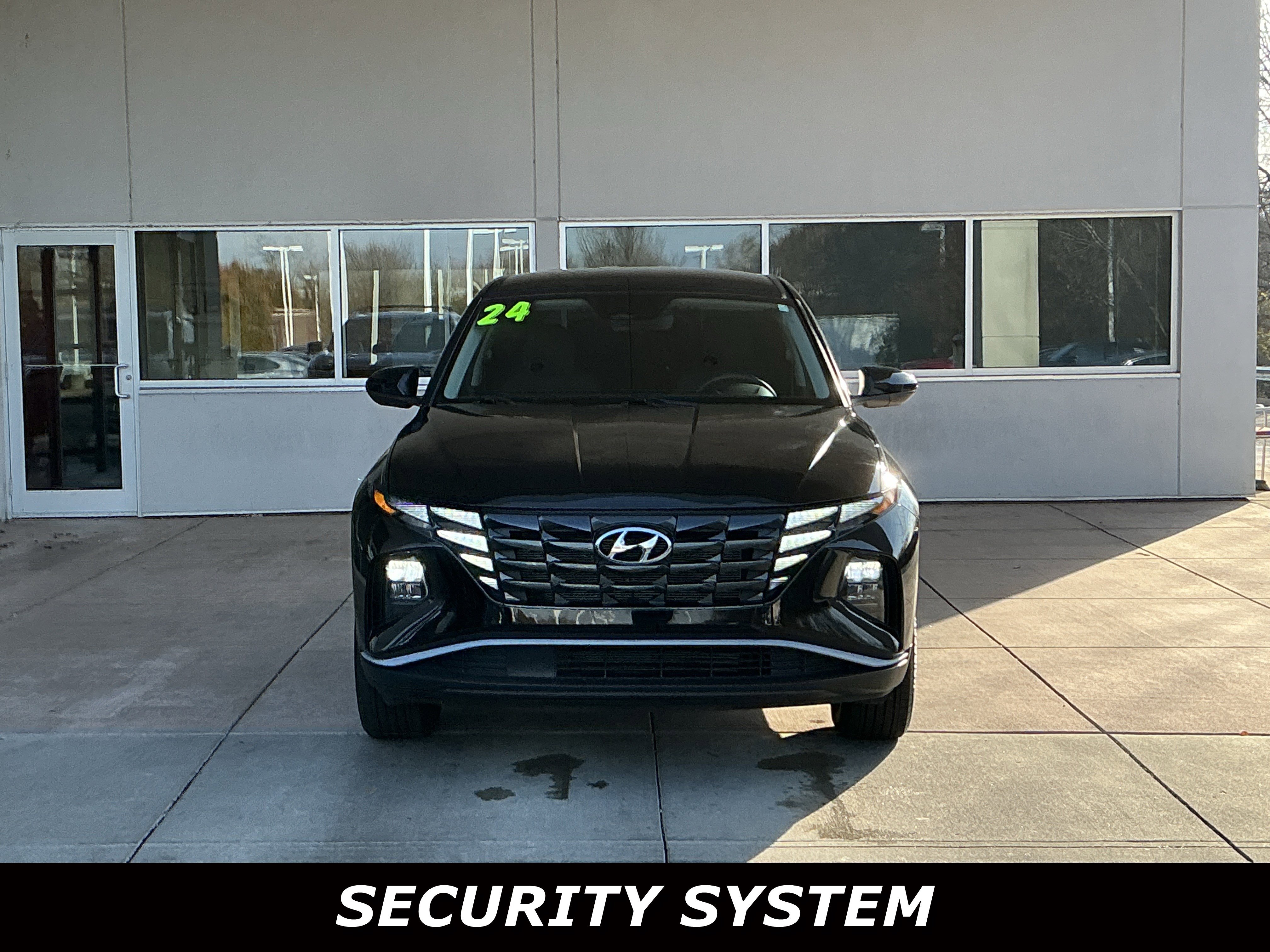 Used 2024 Hyundai Tucson SE image 2