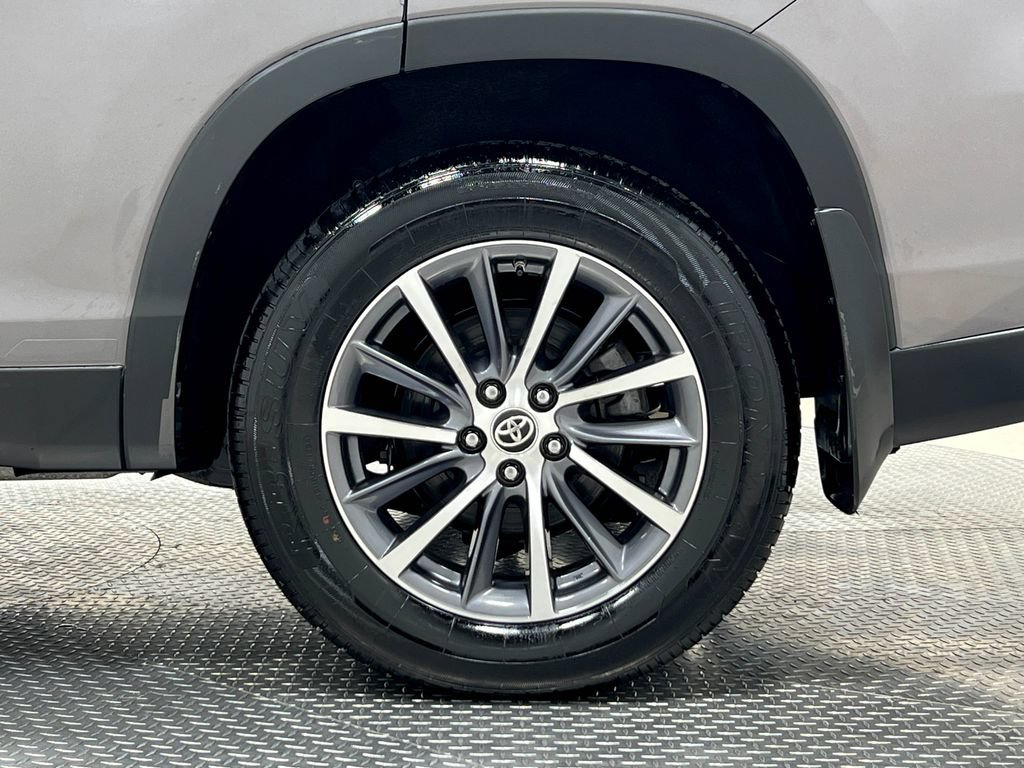 Used 2019 Toyota Highlander XLE AWD/4WD image 38