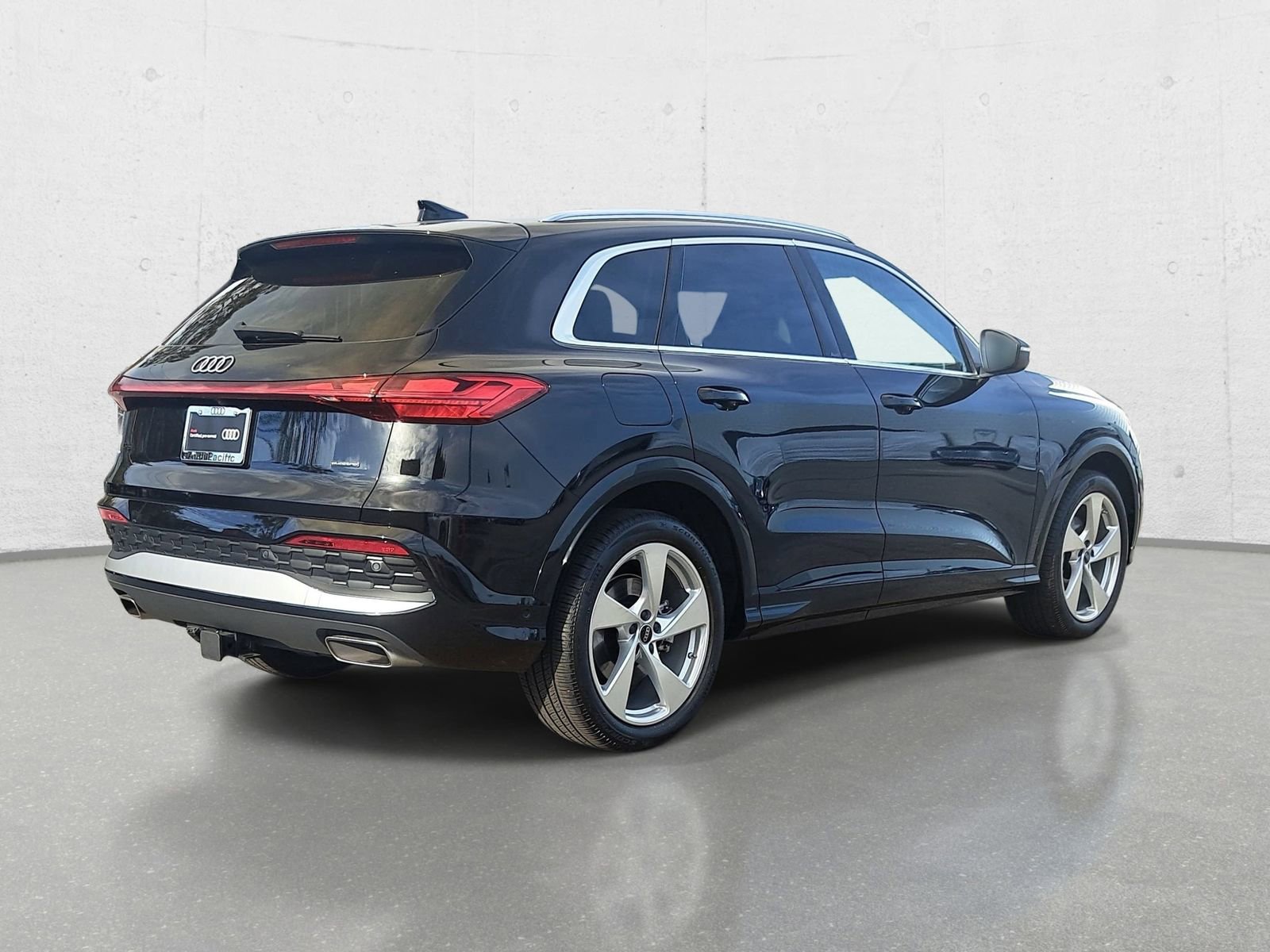 Certified 2025 Audi Q5 Prestige image 5