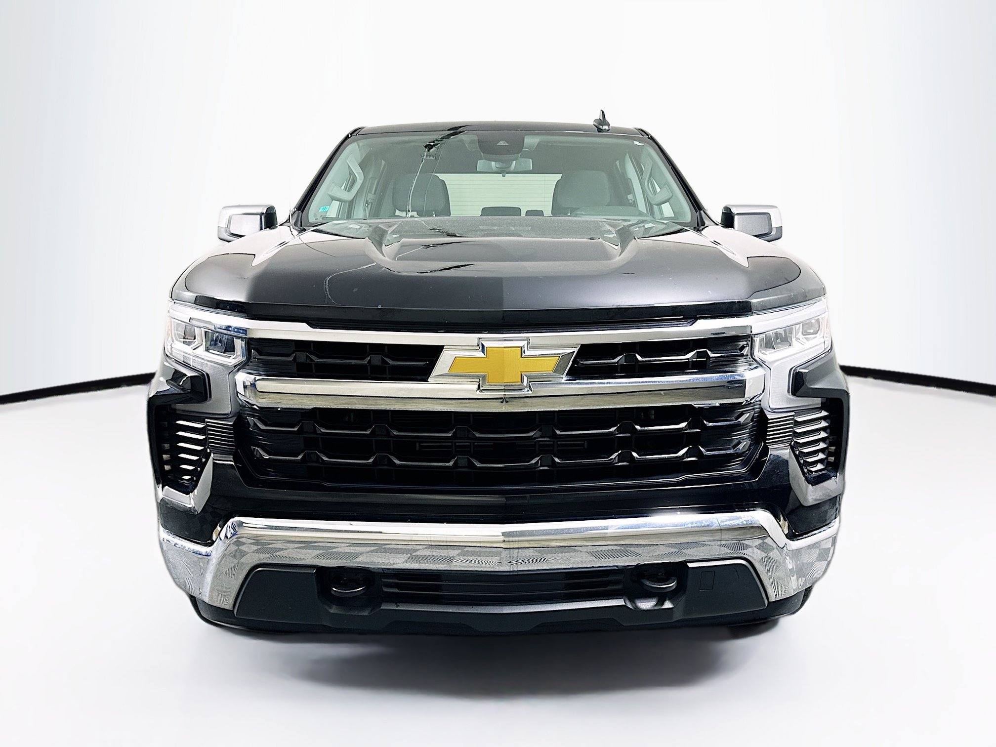 Used 2023 Chevrolet Silverado 1500 LT AWD/4WD image 2
