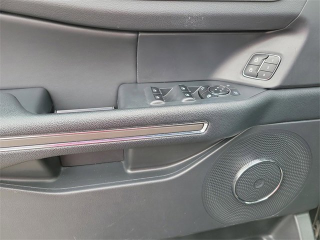 Used 2024 Ford Expedition Max XLT image 19