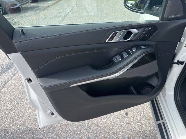Used 2024 BMW X7 xDrive40i image 71