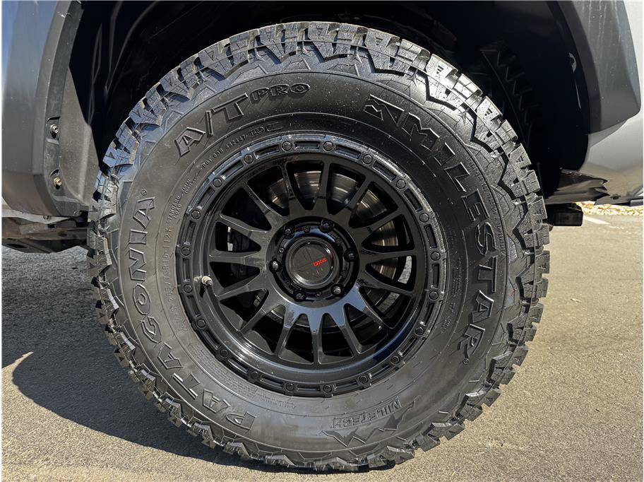 Used 2019 Toyota Tacoma TRD Off-Road AWD/4WD image 26