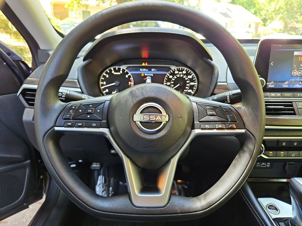 Used 2023 Nissan Altima 2.5 SV FWD image 10