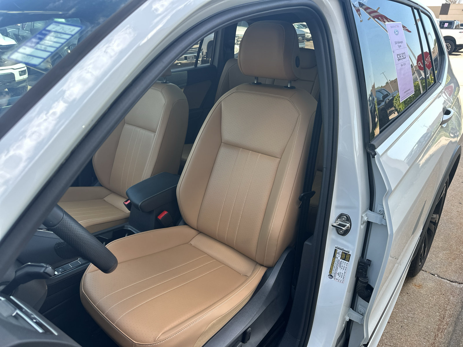 Used 2024 Volkswagen Tiguan SE R-Line AWD/4WD image 27