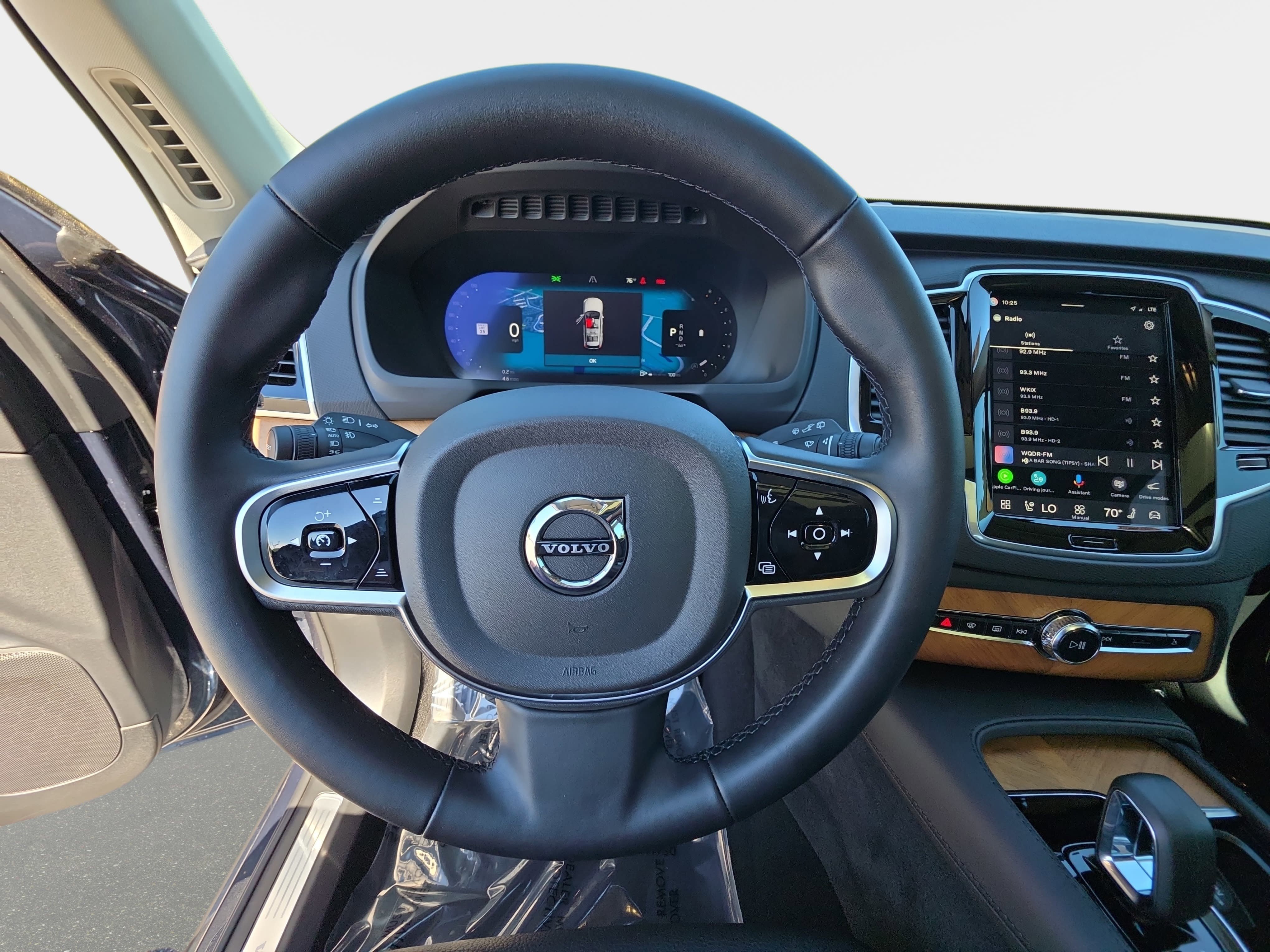 Used 2025 Volvo XC90 B6 Plus w/ Protection Package Premier AWD/4WD image 18