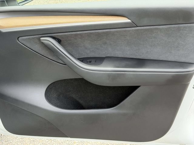 Used 2022 Tesla Model Y Long Range AWD/4WD image 8