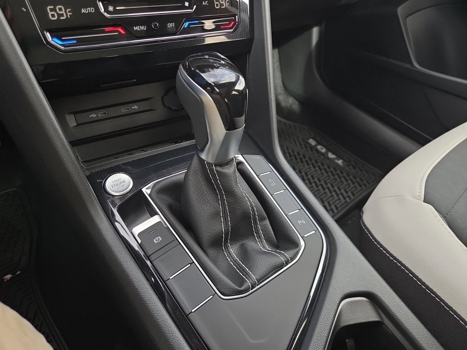New 2027 Volkswagen Taos SE FWD image 27