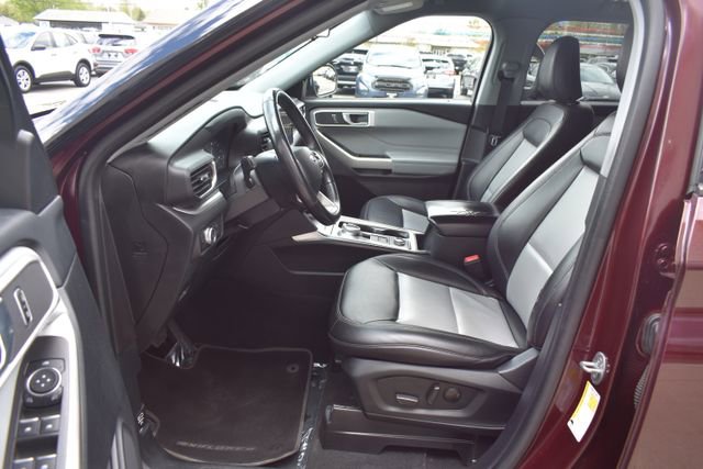Used 2022 Ford Explorer XLT w/ Equipment Group 202A AWD/4WD image 18