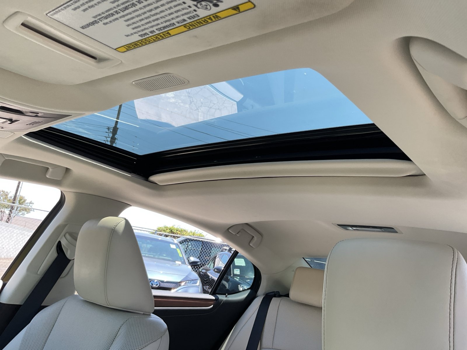 Used 2025 Lexus ES 300h w/ Premium Package FWD image 28
