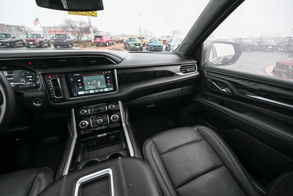 Used 2023 GMC Yukon XL Denali image 32