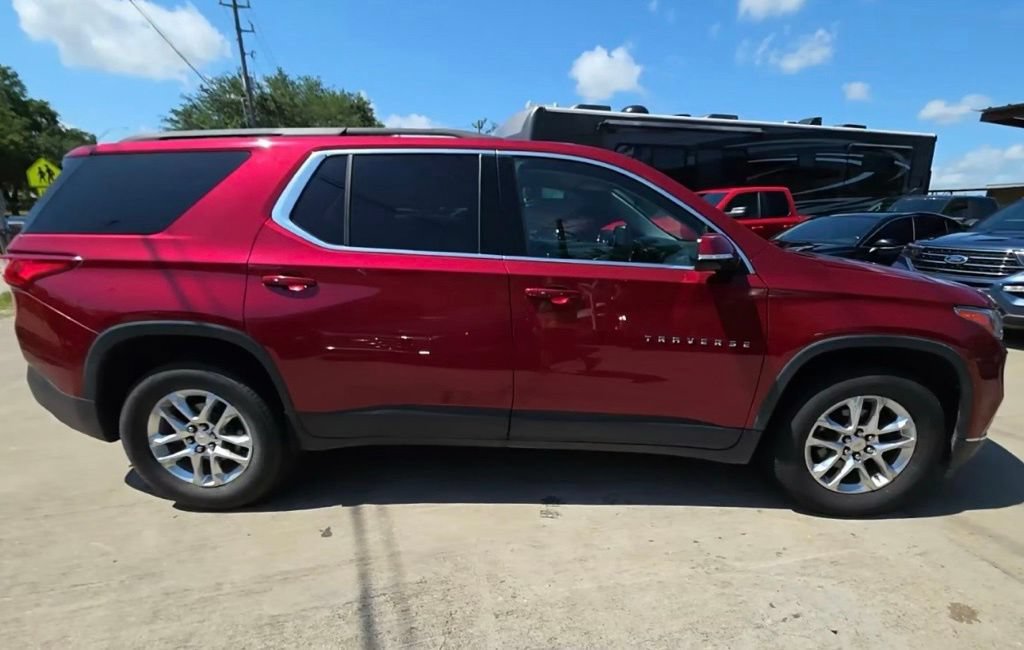 Used 2019 Chevrolet Traverse LT FWD image 2