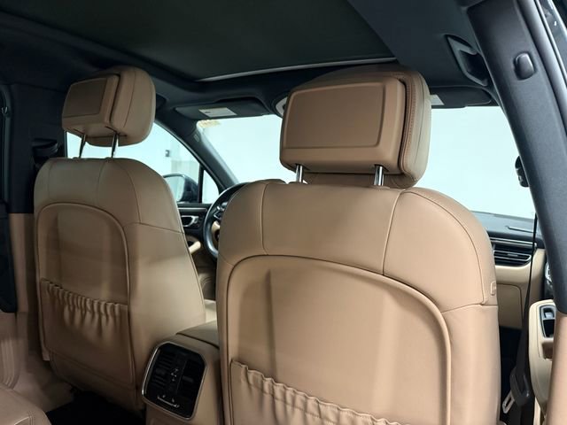 Certified 2023 Porsche Macan AWD/4WD image 24