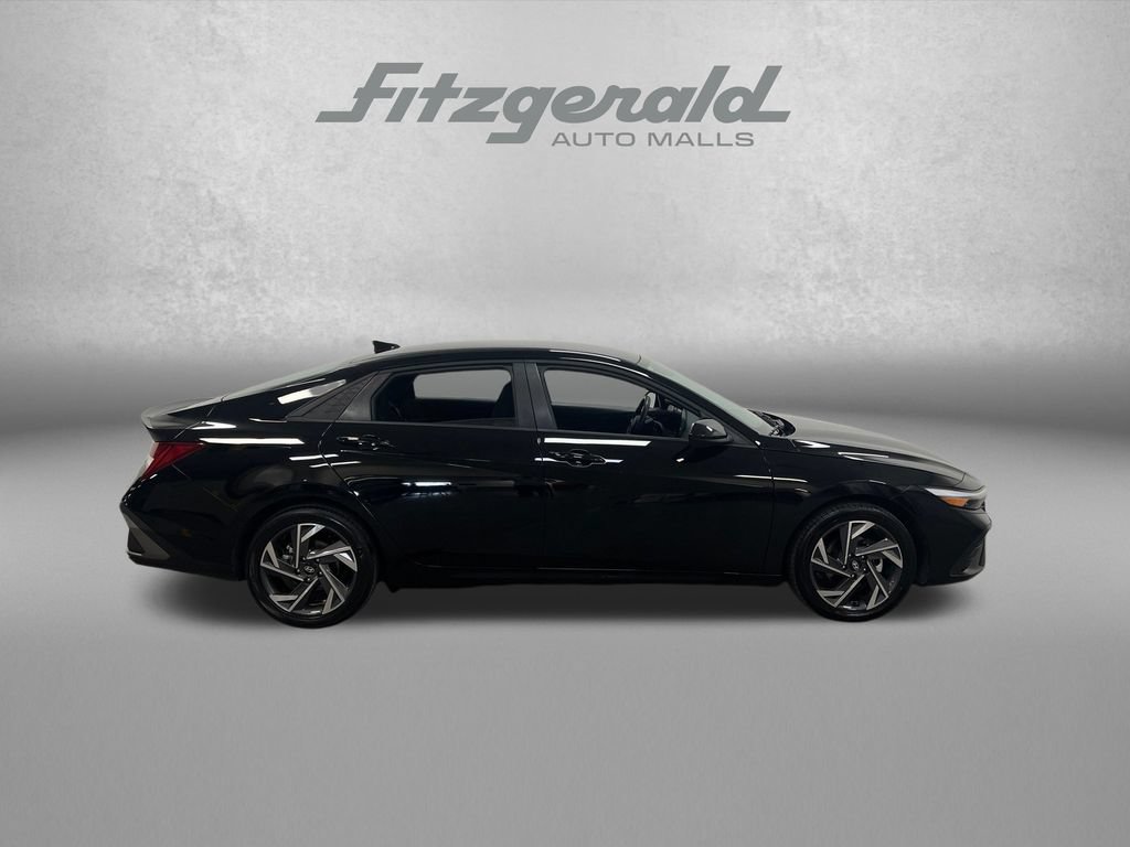 Used 2025 Hyundai Elantra SEL FWD image 8