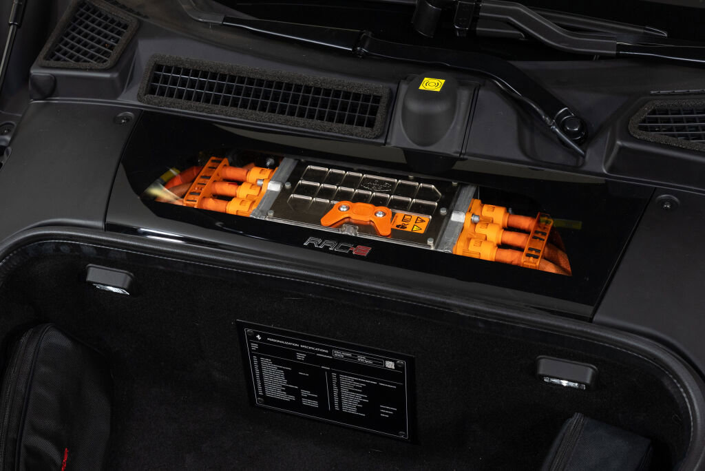 Used 2023 Ferrari SF90 Spider image 30