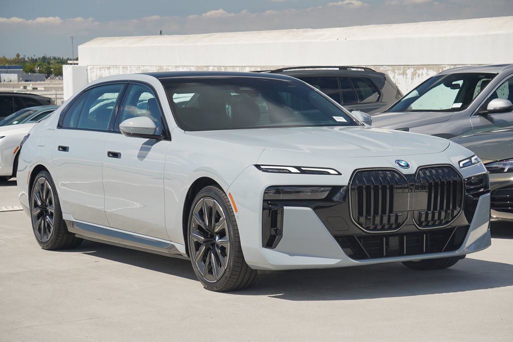 Used 2026 BMW 750e xDrive w/ Premium Package AWD/4WD image 3