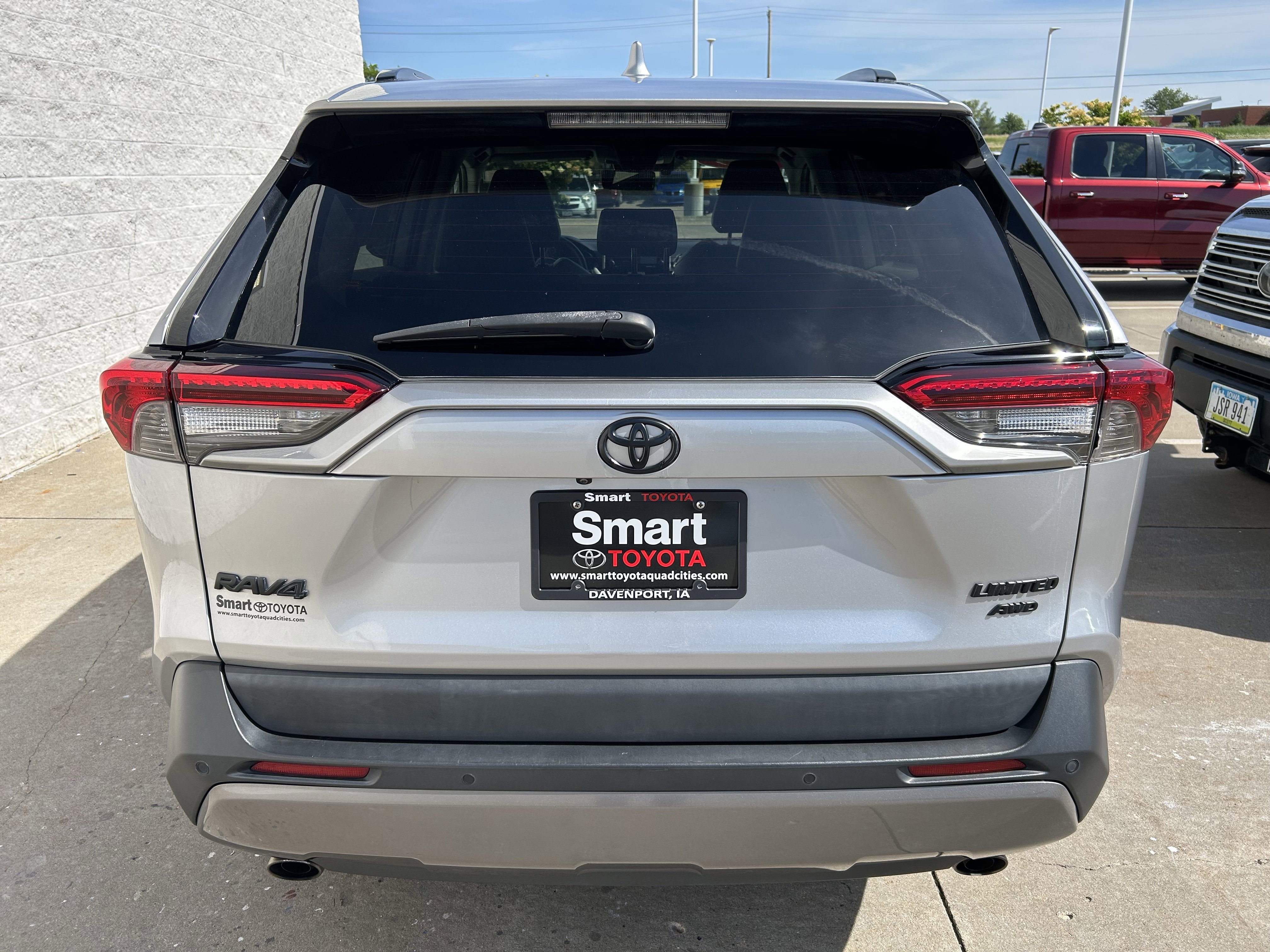 Used 2019 Toyota RAV4 Limited AWD/4WD image 5