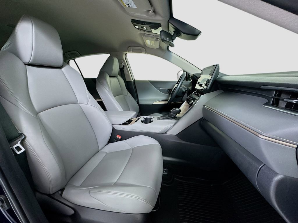 Used 2022 Toyota Venza XLE image 26