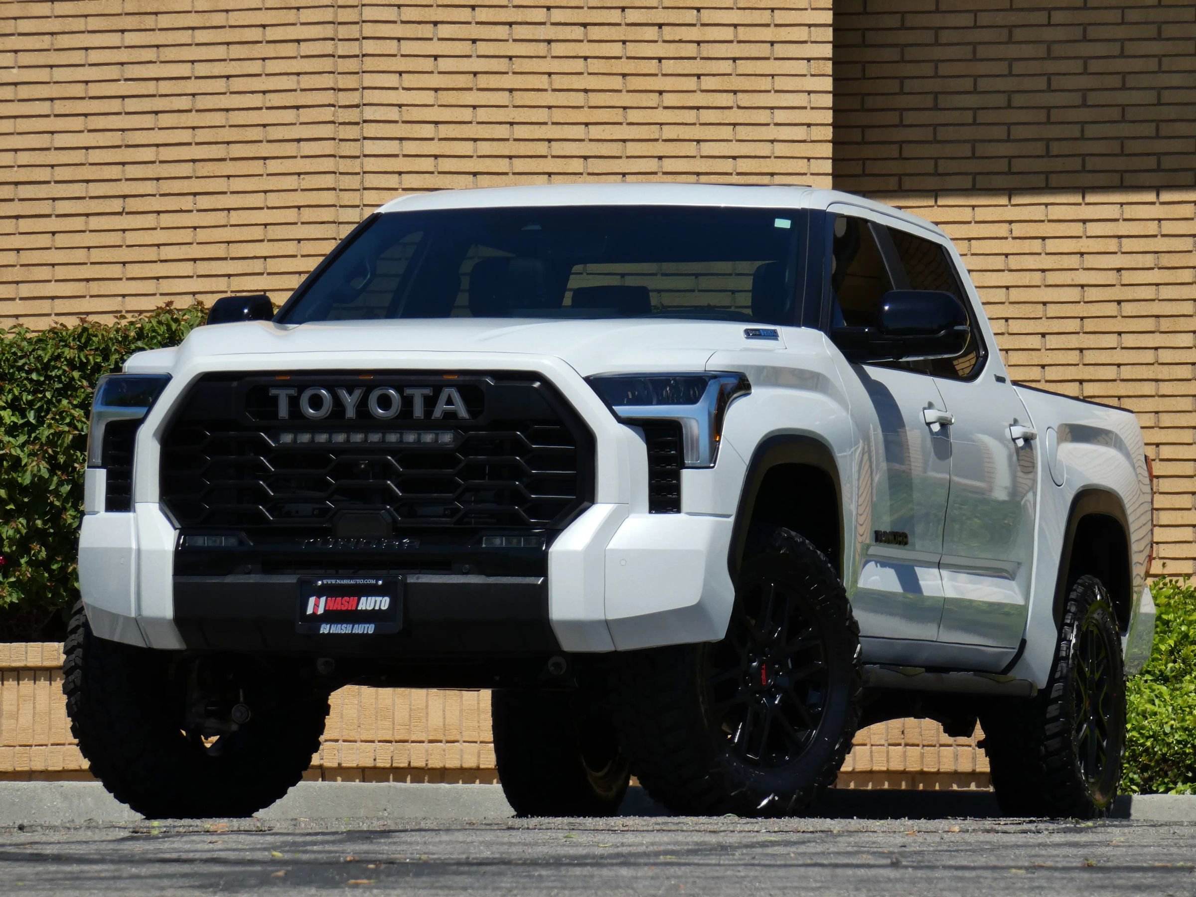 Used 2025 Toyota Tundra Limited image 2